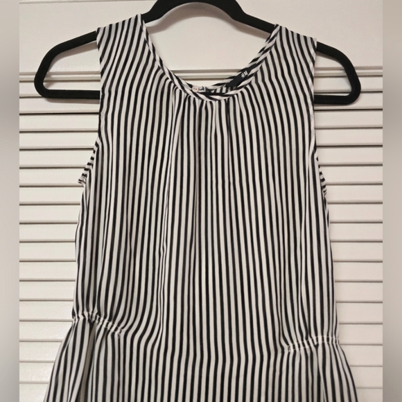H&M - Black & White Sleeveless Lightweight Stripe Top With Keyhole Back Detail - Picture 5 of 8